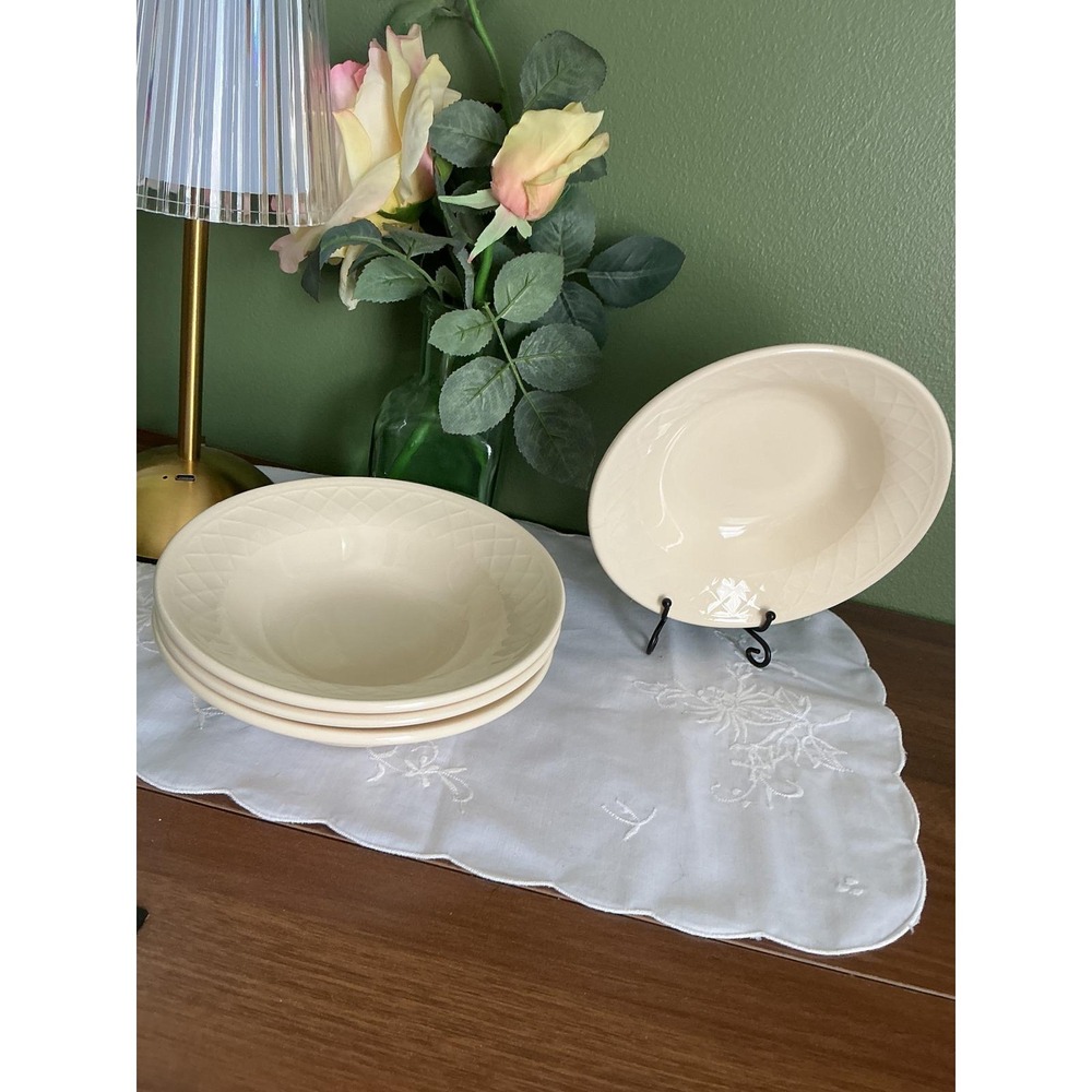 Vintage Franciscan Lattice Pattern Bowls Set of 4 - Picture 3 of 7